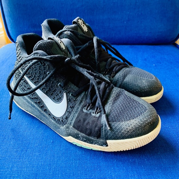 kyrie 3 azurie elizabeth